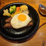 グリル アラベル - ハンバーグ　オリジナル　デミグラスソース　目玉焼きトッピング