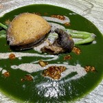アーム・ドゥ・ギャルソン - 鮑　緑のソースが美味しい　身も内臓も美味しい