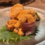 地下だけど入ったら雰囲気が良くて料理人がしっかり食事を作ってお酒もたくさんあって楽しいお店。ごんべえ - うにく