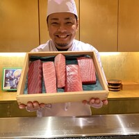 有楽町かきだ - 大将が一本買いしているマグロ