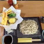 手打ち十割八丁 - 十割そば800円と野菜天ぷら650円