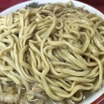 ラーメン二郎 - カタメの茹であがりの麺もメチャウマい！