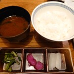 京都 かつりき - お味噌汁、ご飯、香の物