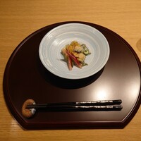 日本料理 「源氏」 ヒルトン名古屋 - ◯鰻の白焼き
                    味付けされてない香ばしい鰻の白焼き
                    薄味の湯葉、甘く煮られたミョウガ
                    薄味な出汁醤油のジュレ。