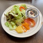 バルバルキッチンアメリ - いつものサラダ
      この日のサラダは品数が少なくちょっと寂しい内容。
      味は相変わらず美味しいのだが…。