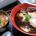 めん屋 みの家 - たまり醤油ラーメンとサーモンご飯