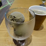 JAPAN RAIL CAFE - ほうじ茶ジェラートとホットコーヒー