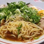 Sankakuyarou - 麺の表情など。