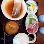 Ichiriki - 日替わり定食　刺身と鮭煮付けをチョイス！