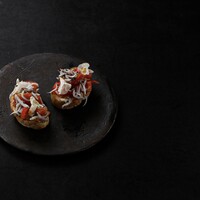 フルーツトマト サワークリーム しらすのブルスケッタ