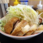 豚山 - 小ぶた５枚1,030円（野菜マシマシ、ニンニク）