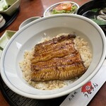 Unagin - ランチメニューのうな丼は、価格相応に鰻が小さい