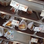 ベーカリーグレーテル - パンたち。サンドは一切れずつ