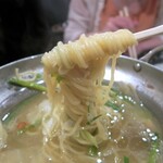 馬刺酒家一家 - ちゃんぽん麺を元祖ネジネジ姐さんが持ち上げてfin