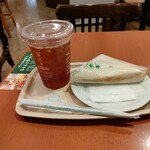 CAFFE VELOCE  - アイスティー＋ピーナッツバターサンド=¥480