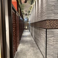 個室中華 頤和園 京橋店 - 店内の廊下（全て個室）