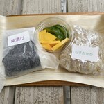 一食 - 朝セット：柴漬け、しらすおかか、コリンキーとキュウリのぬか漬け