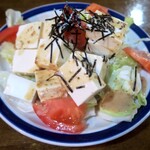 鳥道楽　稲村 - 豆腐サラダ￥350 クリーミーな胡麻ドレッシングは上品な甘みが感じられる