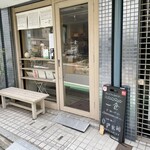 一食 - ガラス張りの小綺麗な店