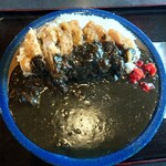 Idaten - カツカレー 1,000円、大盛り 150円(税込) 。