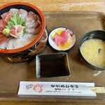 Kani Kani Kan Uo Sui - 大漁丼