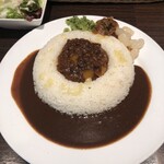 欧風カレー ソレイユ - ドライカレー：辛口、青しその実漬け、福神漬け、らっきょうをのせて