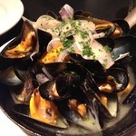 22 - モンサンミッシェルで取れたムール貝の白ワイン蒸し