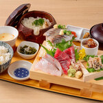 [All-you-can-eat sea bream rice] Misaki tuna and today's sashimi set