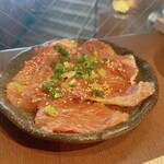 すし酒場 さんじ - マグロの生レバー風刺し