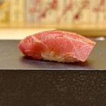 兄弟寿し - 鮪中トロ スルメイカ醤油漬け