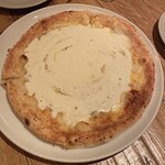 Cheese Tavern CASCINA - トリプルクワトロフォルマッジ(12種のチーズピザ)¥2970