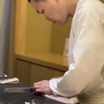 兄弟寿し - 穴子の骨切り