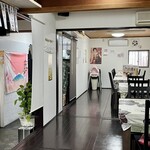 お食事処 わ - 明るい店内