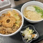 なか卯 - 牛すき丼・小うどん京風つけものセット