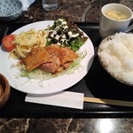 Yakiniku Miyabi - やわらか豚ロースの生姜焼き 950円 大盛 100円 玉子 50円