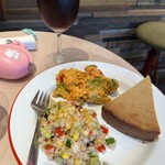 THE NUTS EXCHANGE - デリ２種とヴィーガンチーズケーキ