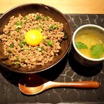 とり茶太郎 - そぼろ丼（スープ付）