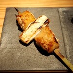 とり茶太郎 - ねぎま（上：比内地鶏、下：黄金シャモ）