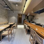 鉄板焼 天晴れ - カウンターの椅子が少し高いので、お子様はテーブル席がおすすめです。