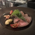 サカエミナミサカバ - 牛ランプ肉のローストビーフ