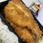 Shinjuku Tonkatsu Saboten - アジフライとロースカツアップ