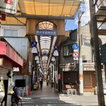 西村 - 桃谷本通商店街内にあります。