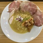 麺 in the mirror. - 鶏白醤油ラーメン(真上から)