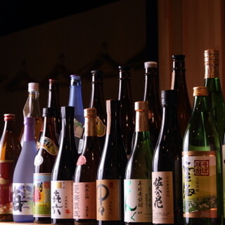 这里有与鸭肉十分搭配的国产葡萄酒、日本酒和烧酒等粒粒皆精的名酒，品种十分丰富