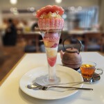 SALON BAKE & TEA - 桃づくしパフェとマラブ