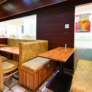 お一人様からご宴会まで使える清潔感のある空間◎