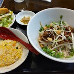 Shisen Ryourishi Mmi - 重慶小麺と半チャーハンのセット