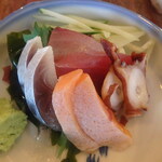 Okinawa Robata Yuunami - お刺身盛り（小）¥500