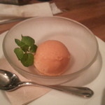 オステリアデッラカパンナ - ネクタリンのソルベ