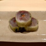 温石 - 焼津で穫れた鯵の胡瓜巻